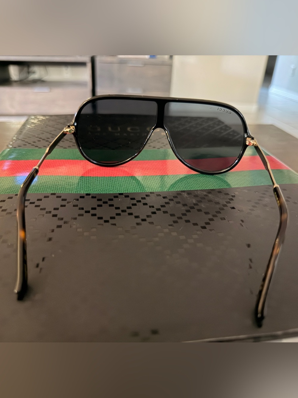 Authentic Gucci Men's Black Aviator Shield Sunglasses - Picture 5 of 7